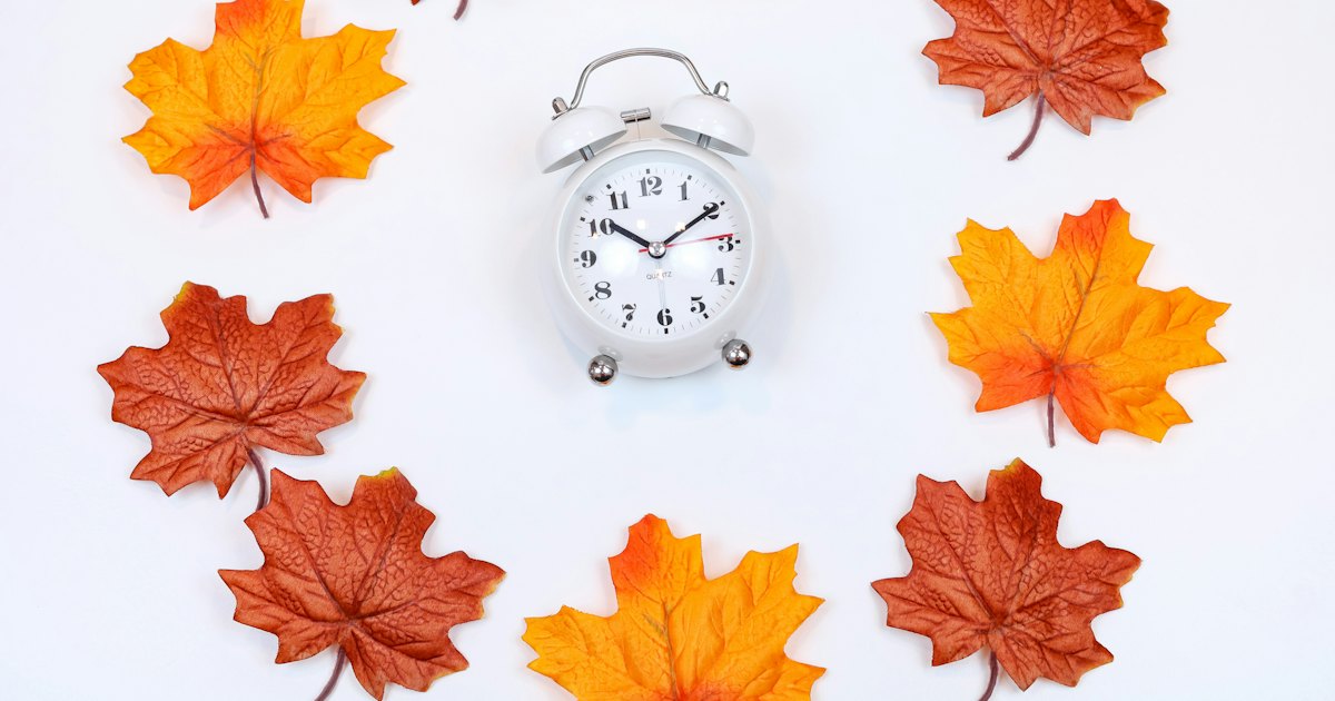 Illustration of a clock on an orange background
